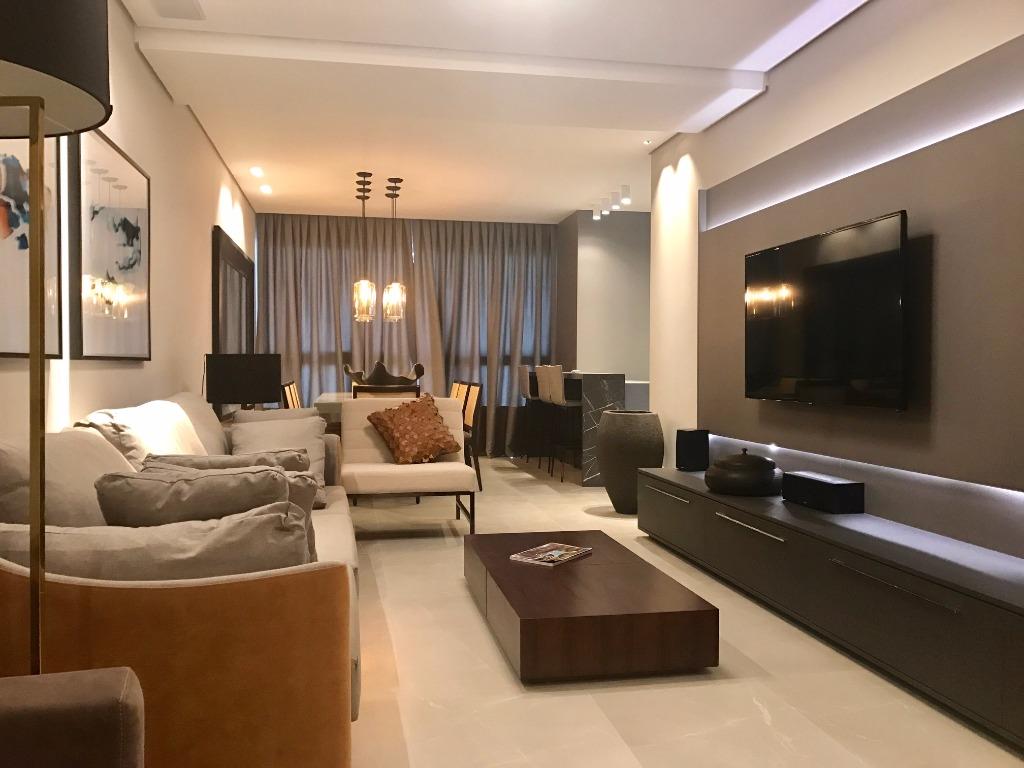 Apartamento residencial à venda, Centro, Balneário Camboriú.