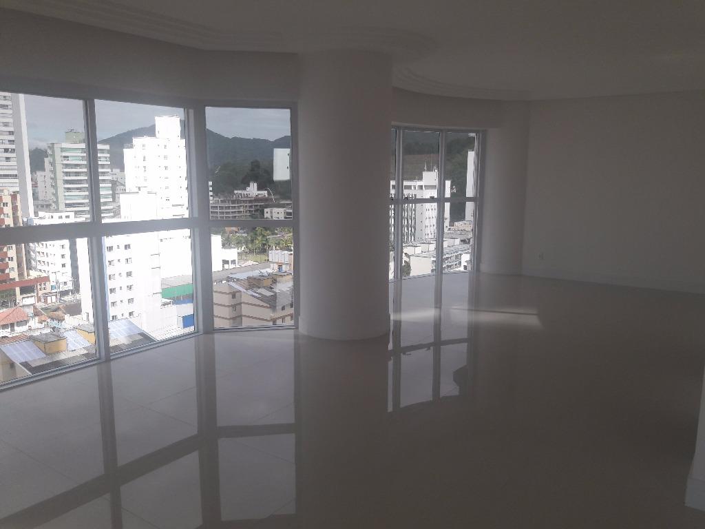 Apartamento residencial à venda, Pioneiros, Balneário Camboriú.