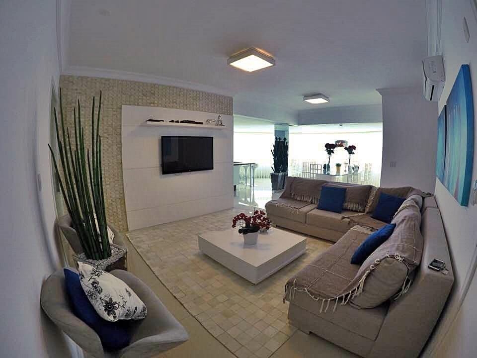 Apartamento à venda no Pioneiros em BC, 3 suítes e 2 vagas, área de lazer completa.