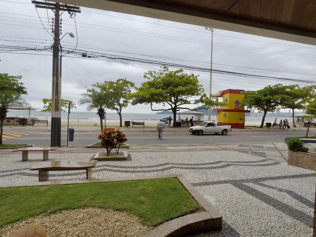 Frente mar, vista mar, mobiliado e esquipado, com 3 dormitórios sendo dep. empregada