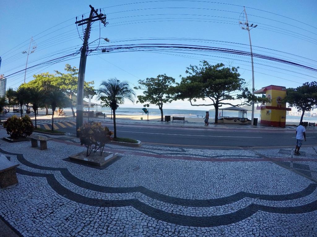 Frente mar, reformado e mobiliado, 1 suíte + 2 dormitórios